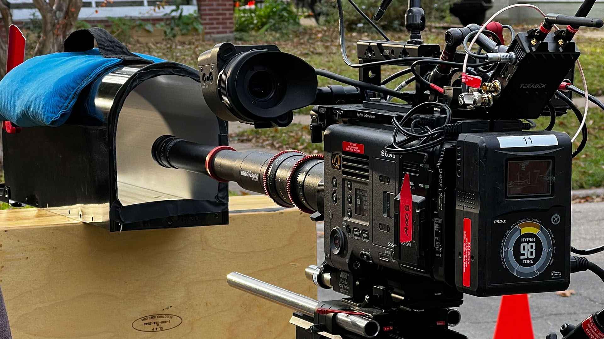 A photograph of a Sony Venice with a periscope lens.